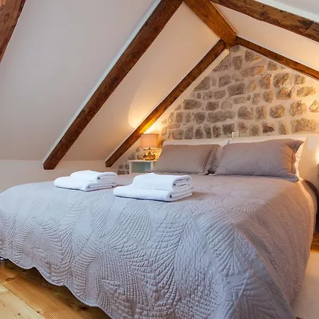 Hedera Estate, Hedera A31 Ντουμπρόβνικ